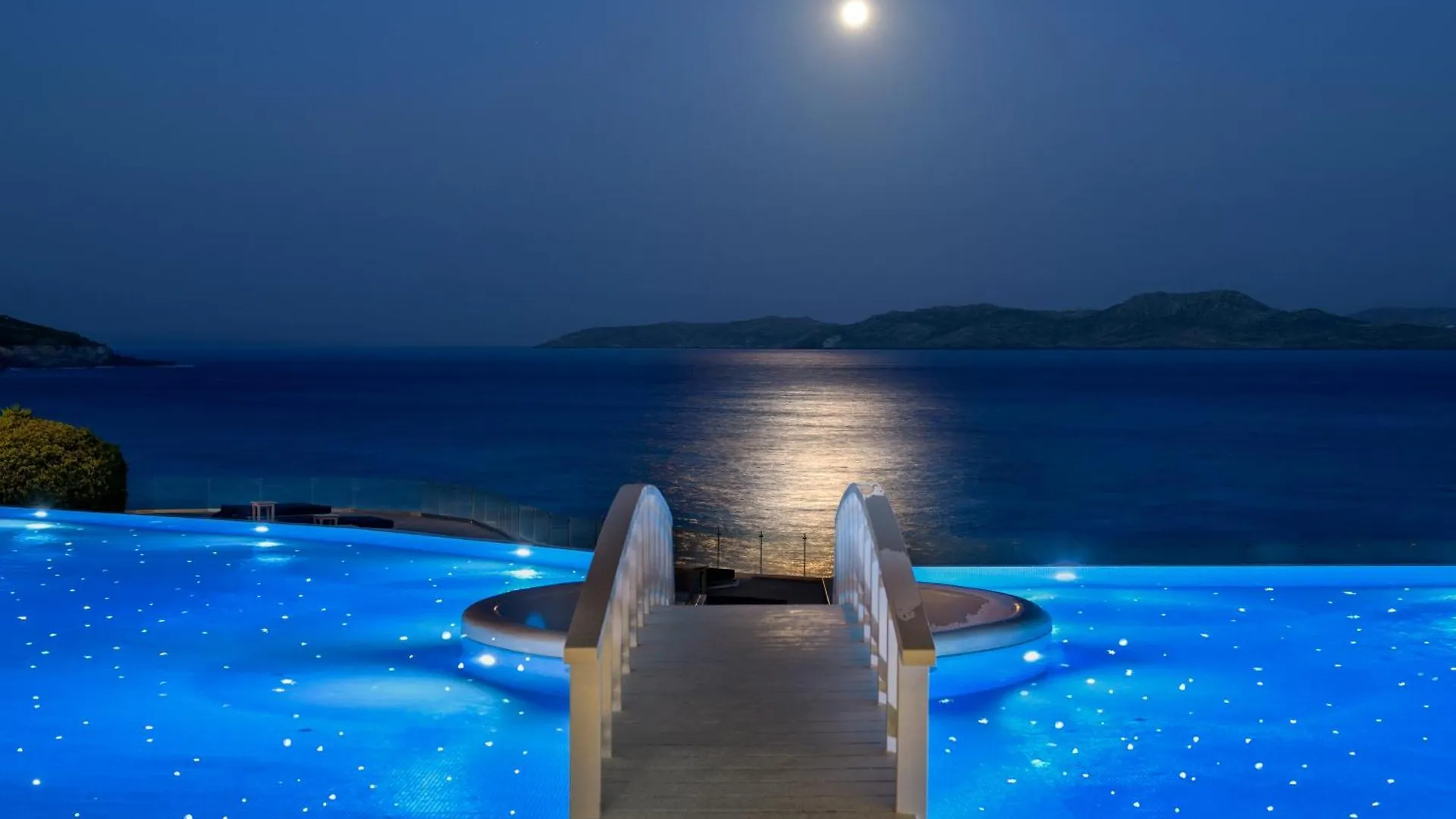 Saint John Hotel Villas & Spa Agios Ioannis Diakoftis Resort